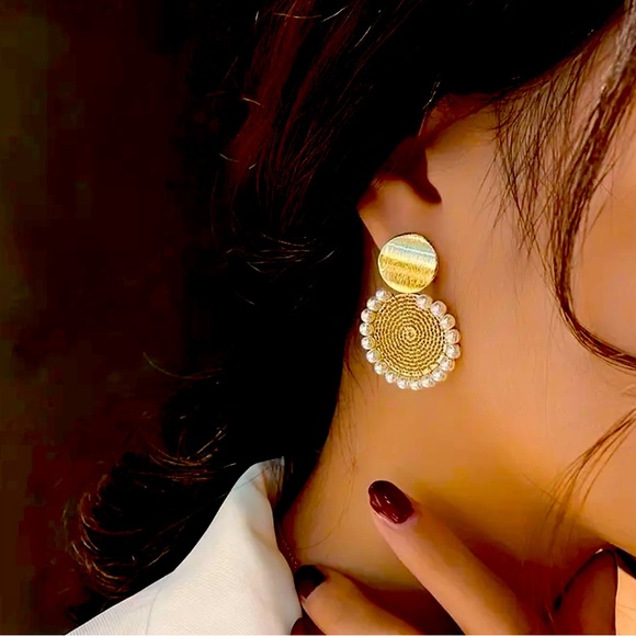 Jewelry - Faux pearl earrings